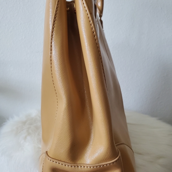 $500 Tory Burch Robinson Glossy Tan Brown Large Satchel Tote bag - Picture 12 of 15
